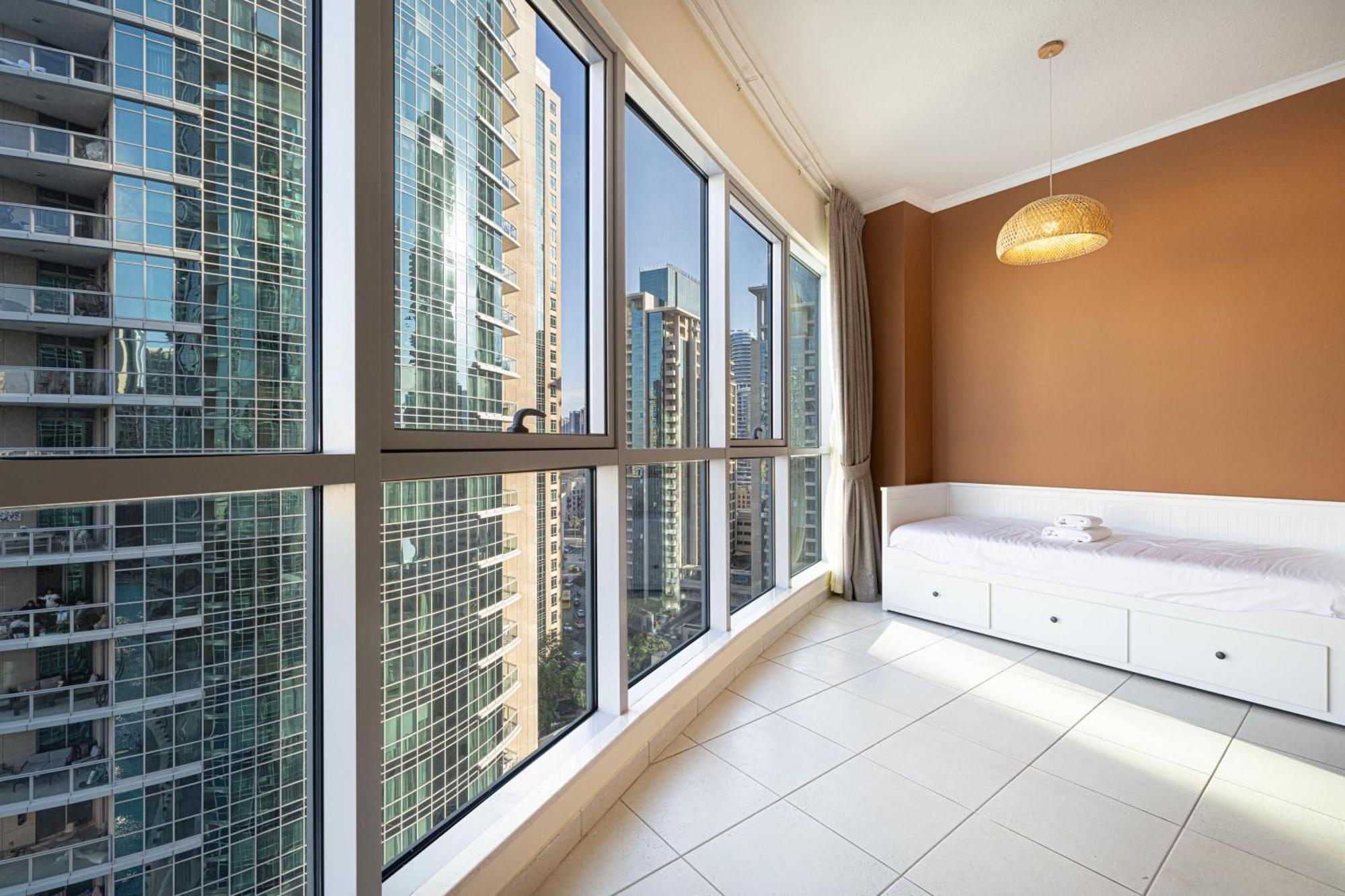 Stunning 2br Iconic Burj & Fountain View Dubai