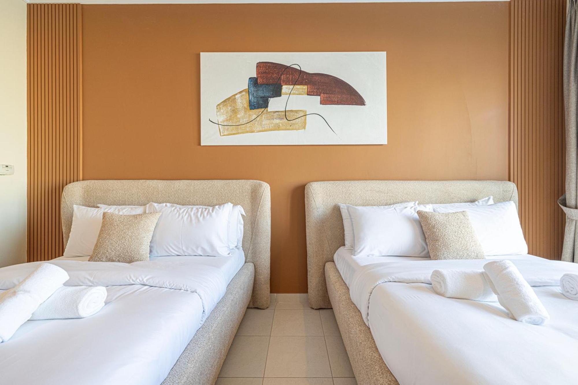 Stunning 2br Iconic Burj & Fountain View Apartment Dubai