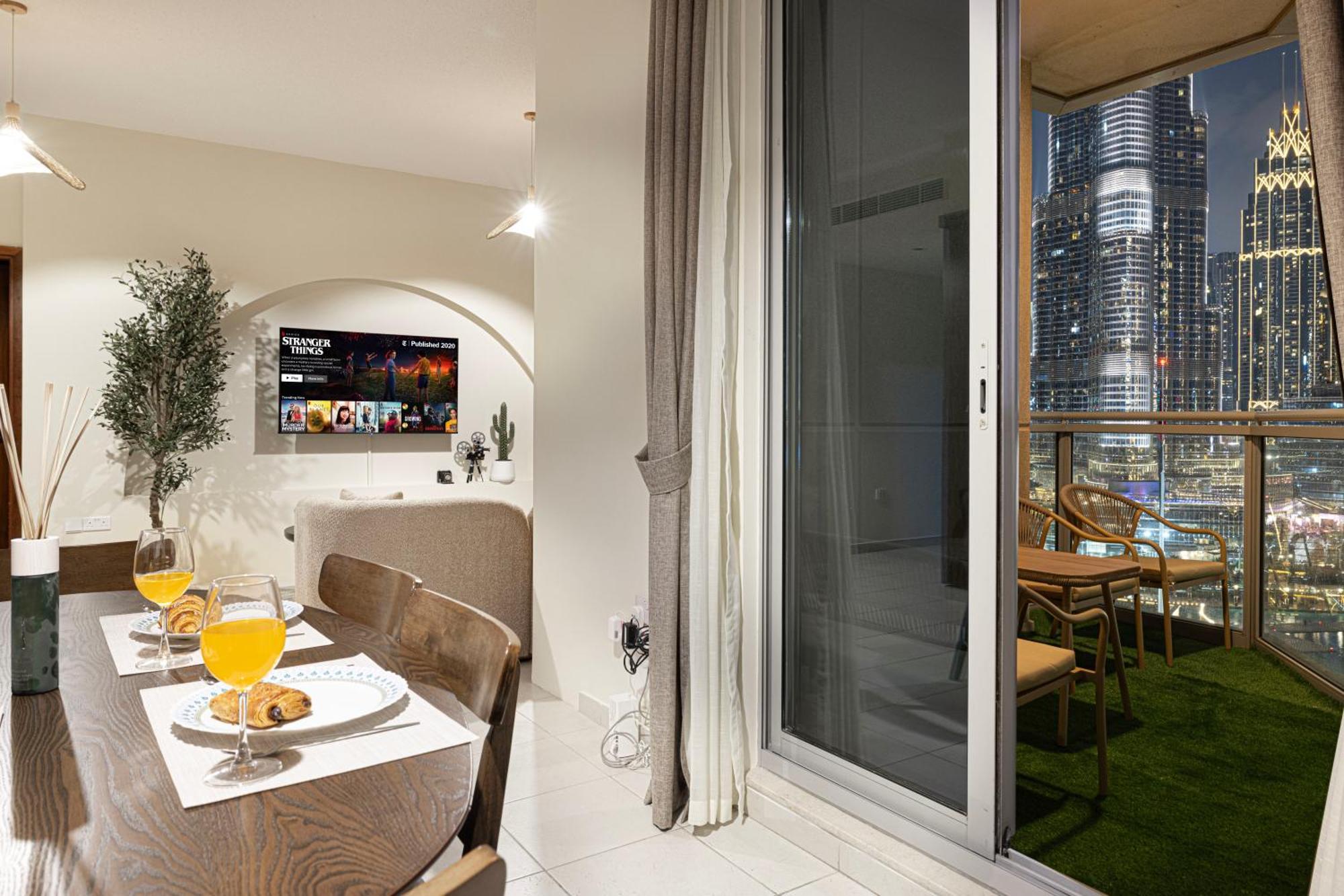 Stunning 2br Iconic Burj & Fountain View Apartment Dubai